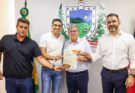 João Azevêdo recebe convite para inauguração do maior resort do Brasil no Polo Turístico Cabo Branco
